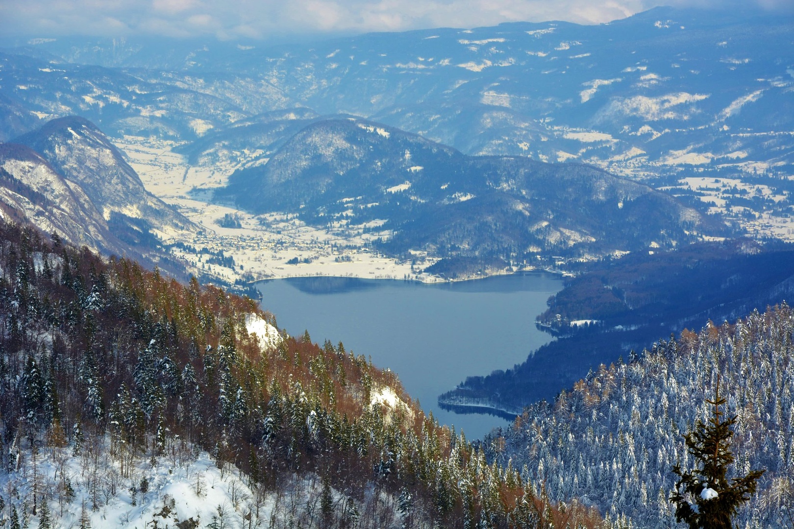 Bohinjsko jezero by Matjaž Dremelj