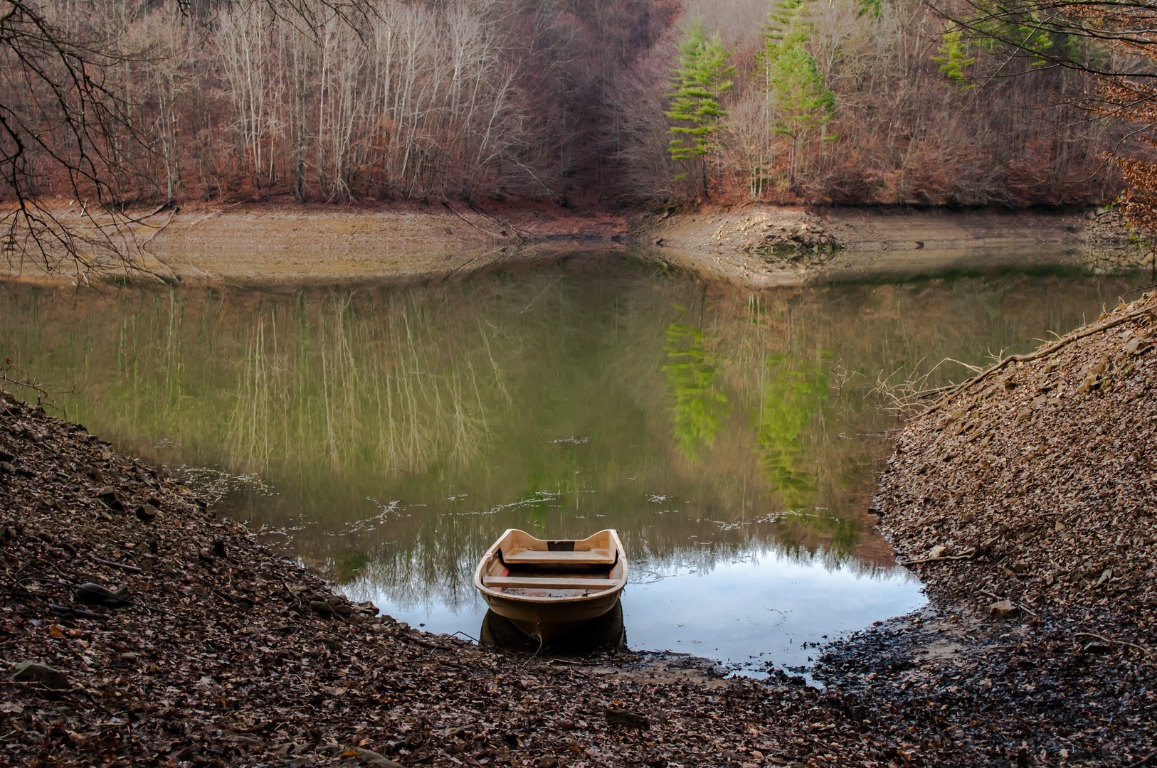 Jezero by Jan Lever
