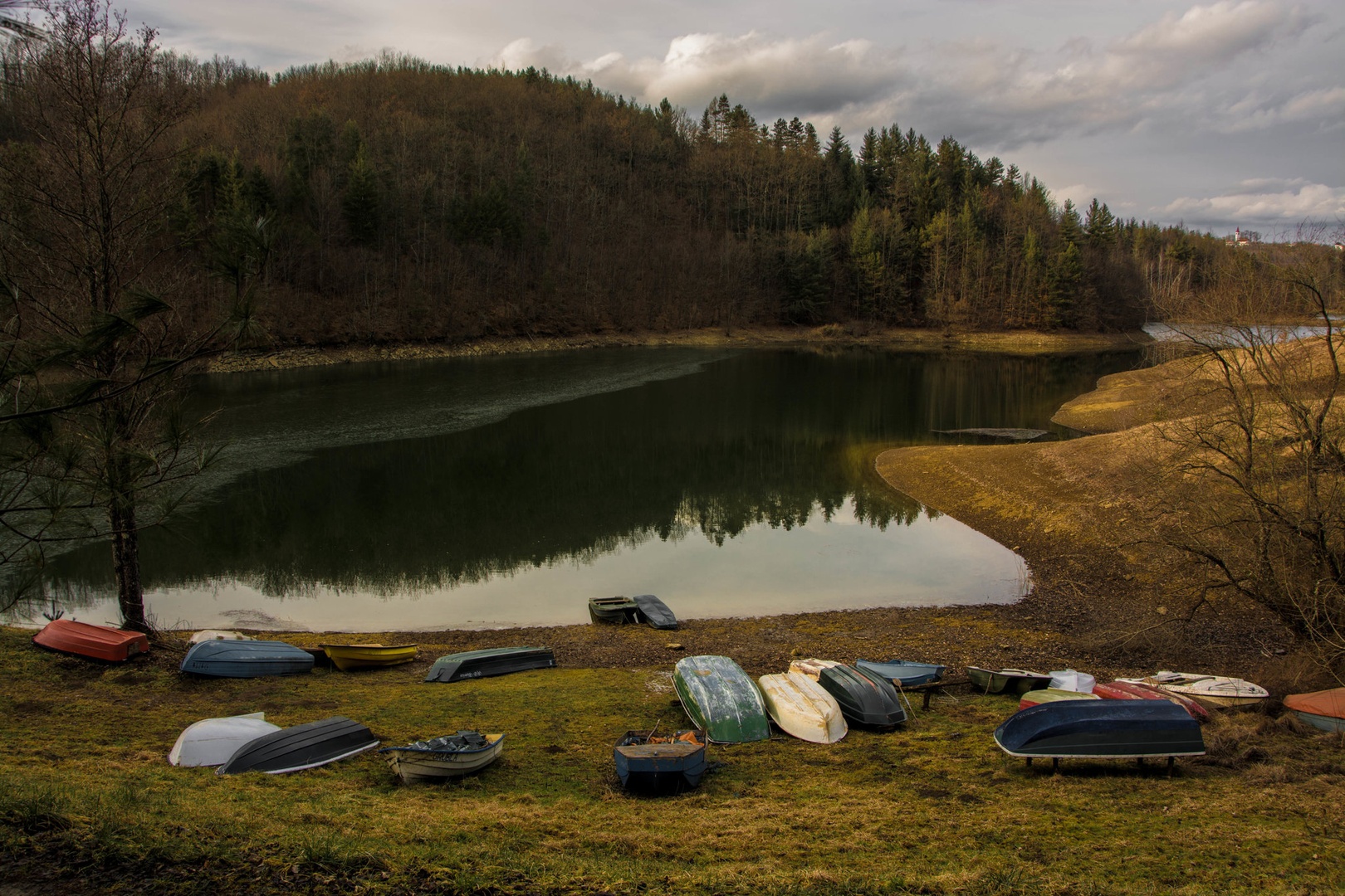 Jezero by Jan Lever