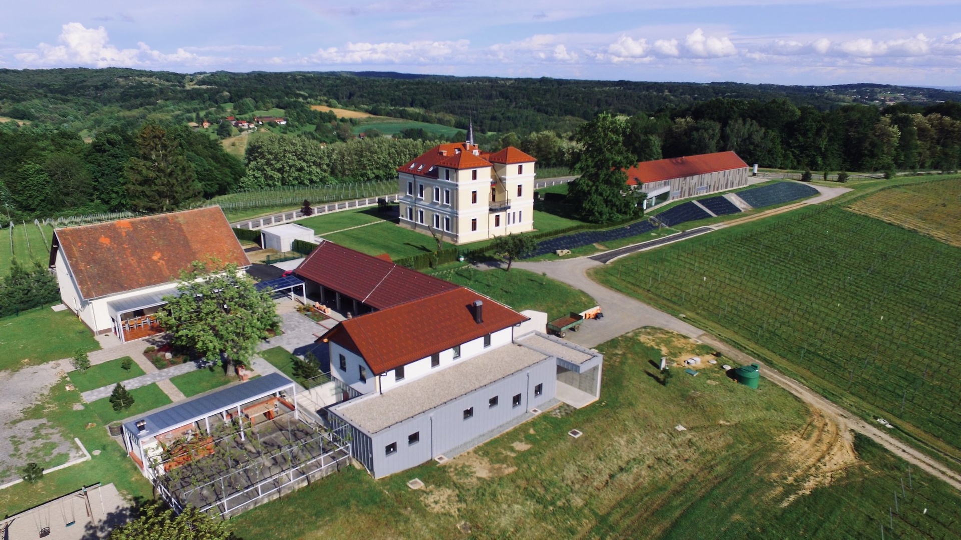 Vinska klet Marof by Štefan Renič