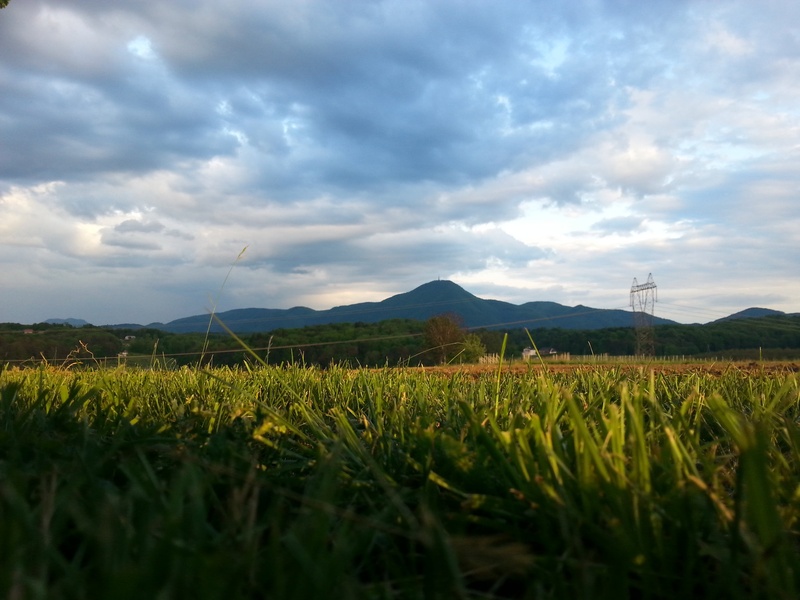 Pogled na Boč s ceste, proti Žabljeku by Sabina Jurkošek