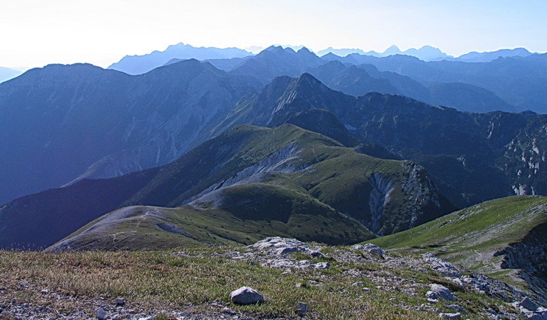Proti Krnu seže pogled by