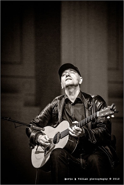 Mojster in kitara by Boris B. Voglar