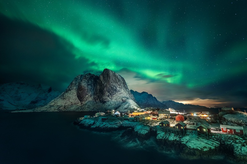 Hamnoy pod severnim sijem by Tadej Žlahtič