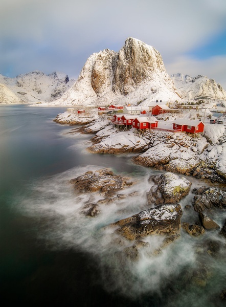 Hamnoy by Tadej Žlahtič