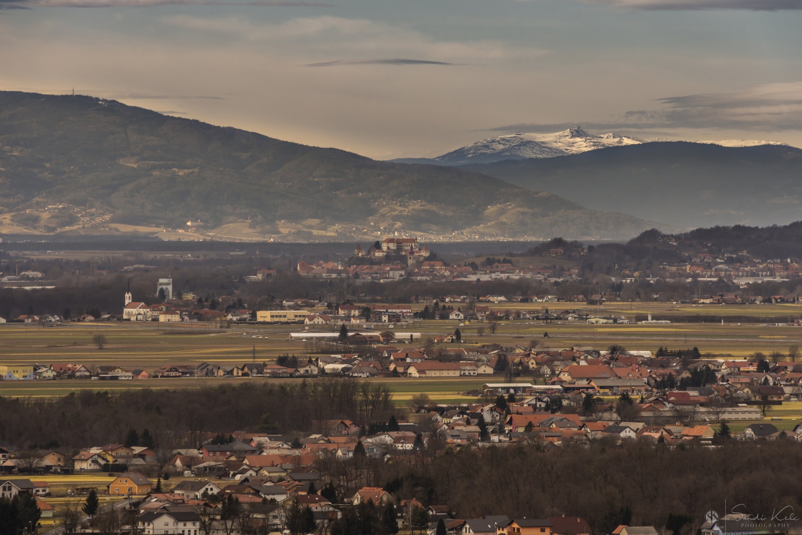 Pogled na Ptujski grad in Avstrijske alpe by Sandi Kelc