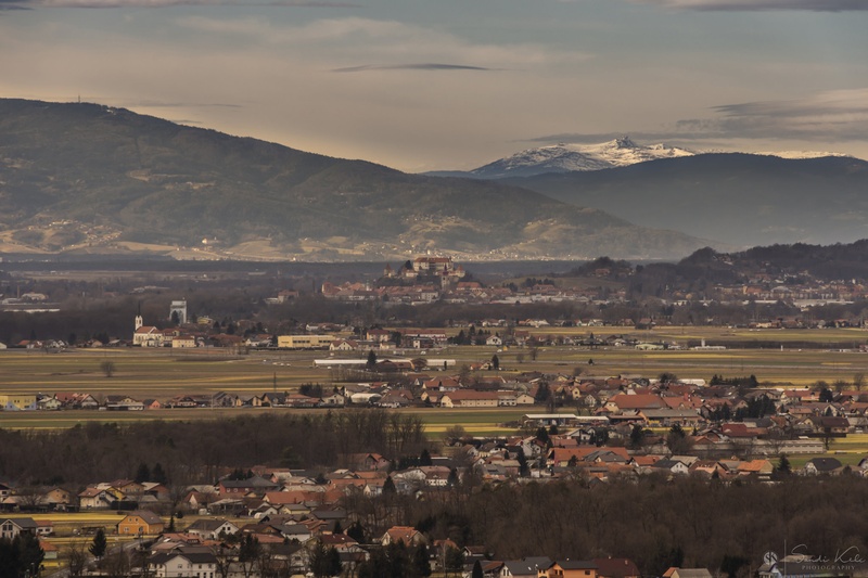 Pogled na Ptujski grad in Avstrijske alpe by Sandi Kelc