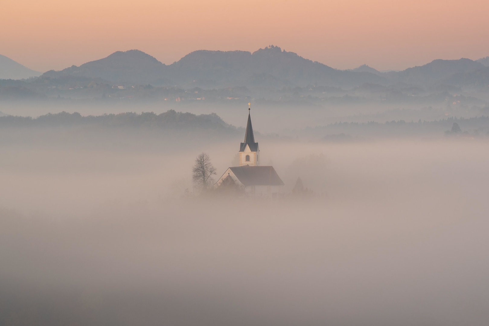 Jesensko jutro in Sv. Ana v megli... by Sandi Kelc