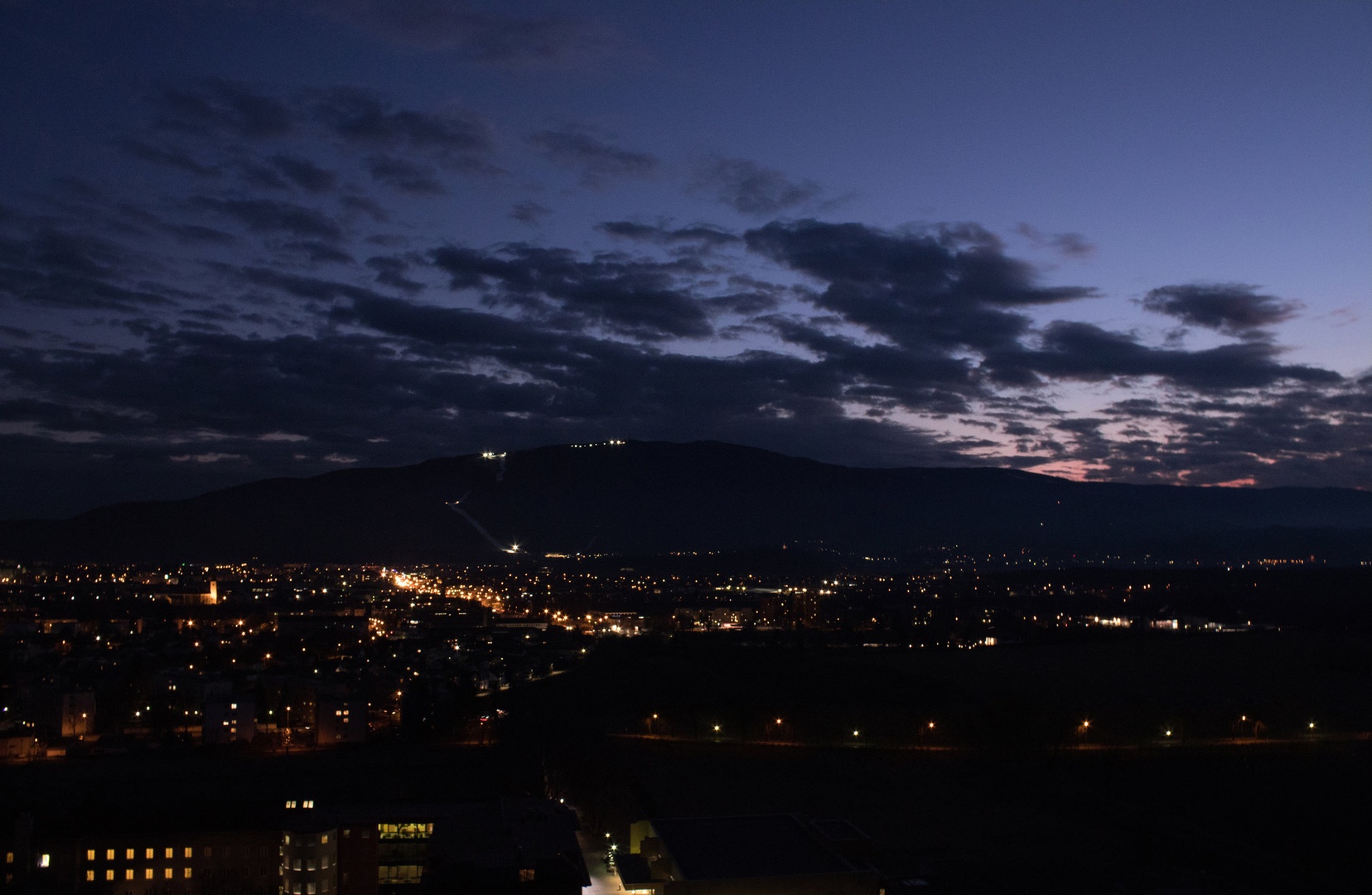 Maribor in pohorje, modra ura. by compfun