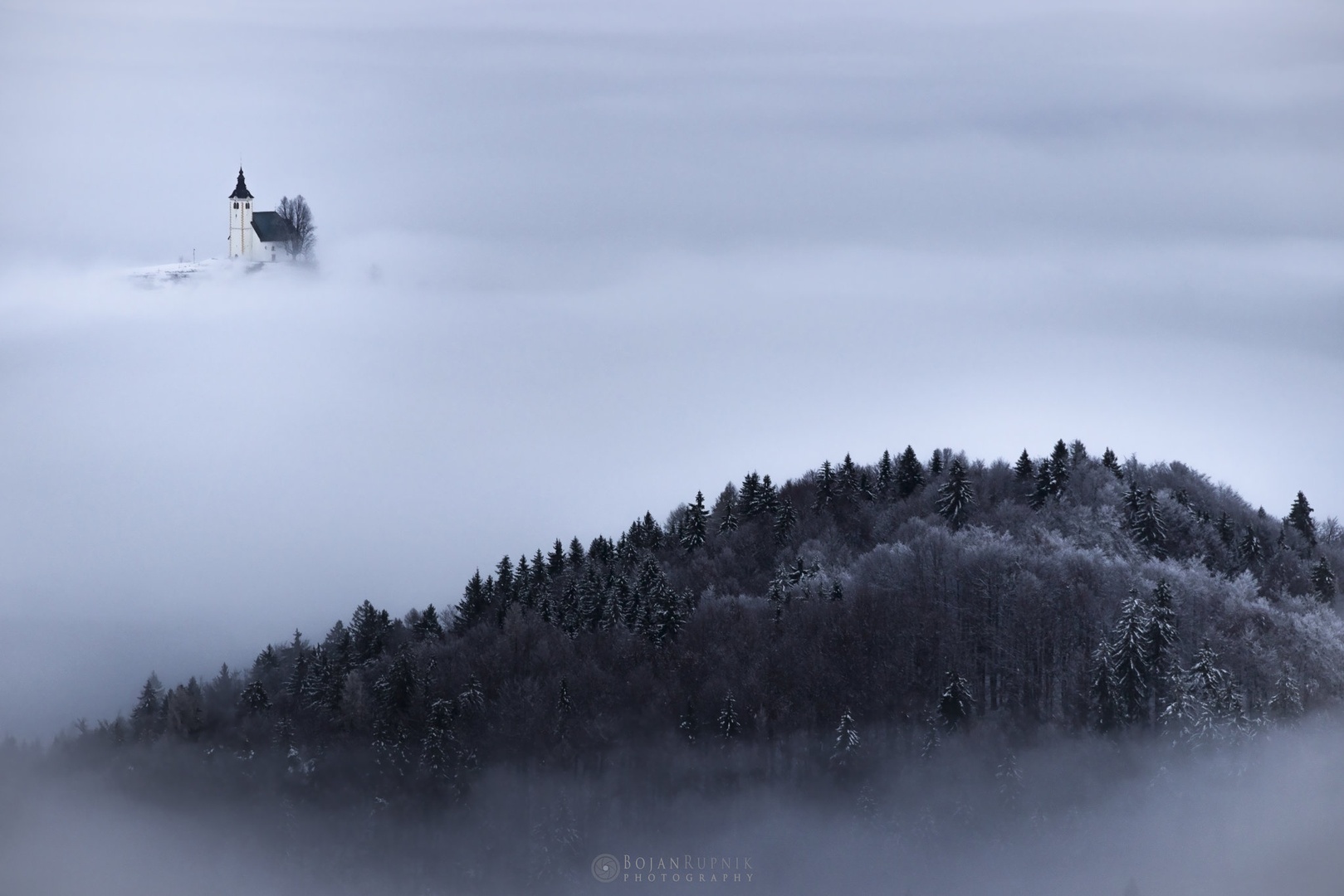 Decembrska tišina by Bojan Rupnik