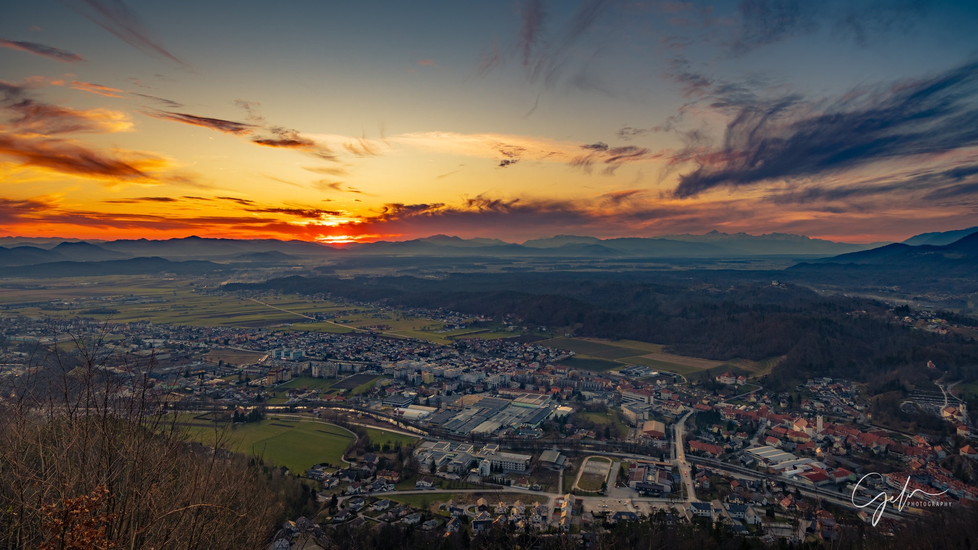 Zimski sončni zahod nad Kamnikom by Gregor Vrtnik