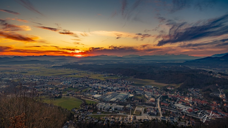 Zimski sončni zahod nad Kamnikom by Gregor Vrtnik