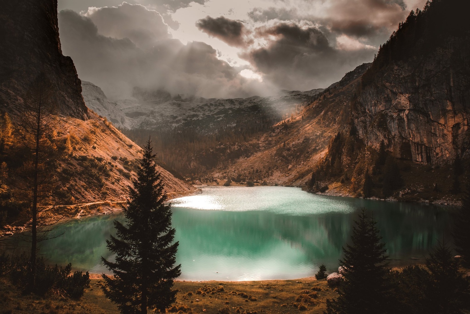 Krnsko jezero by Domen Dajčman
