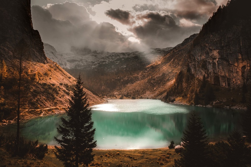 Krnsko jezero by Domen Dajčman