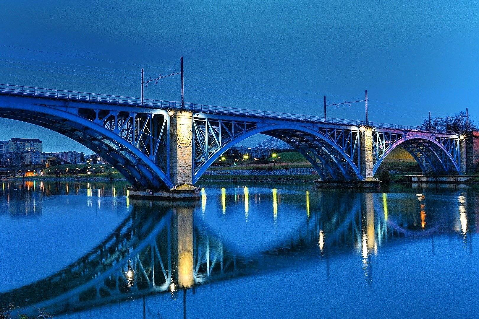 Maribor, železniški most. by Vinko Knezar