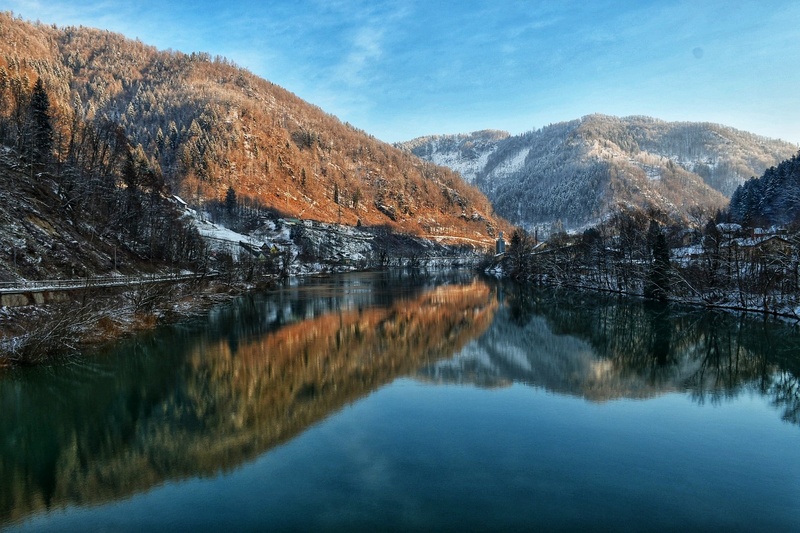 Drava z okolico. by Vinko Knezar