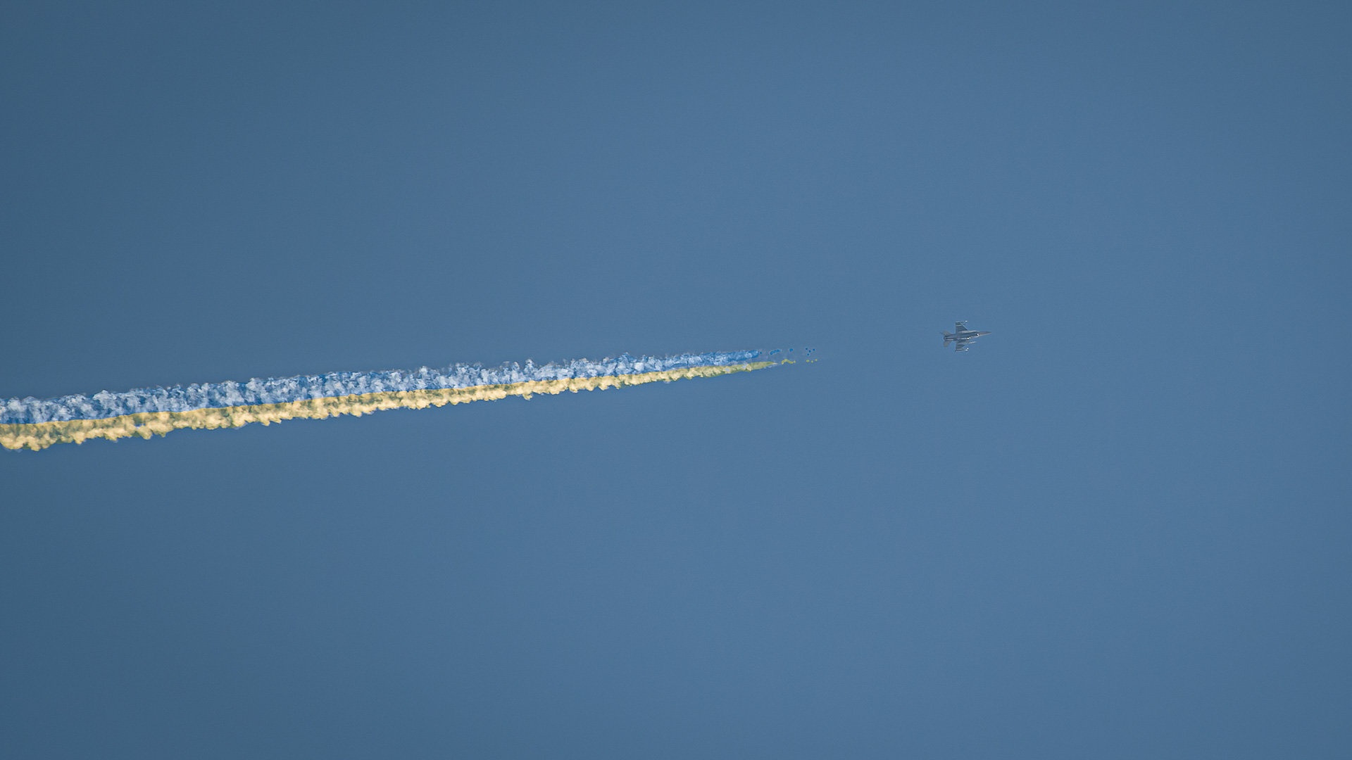 F16 on return from Ukrainian border by Andrej