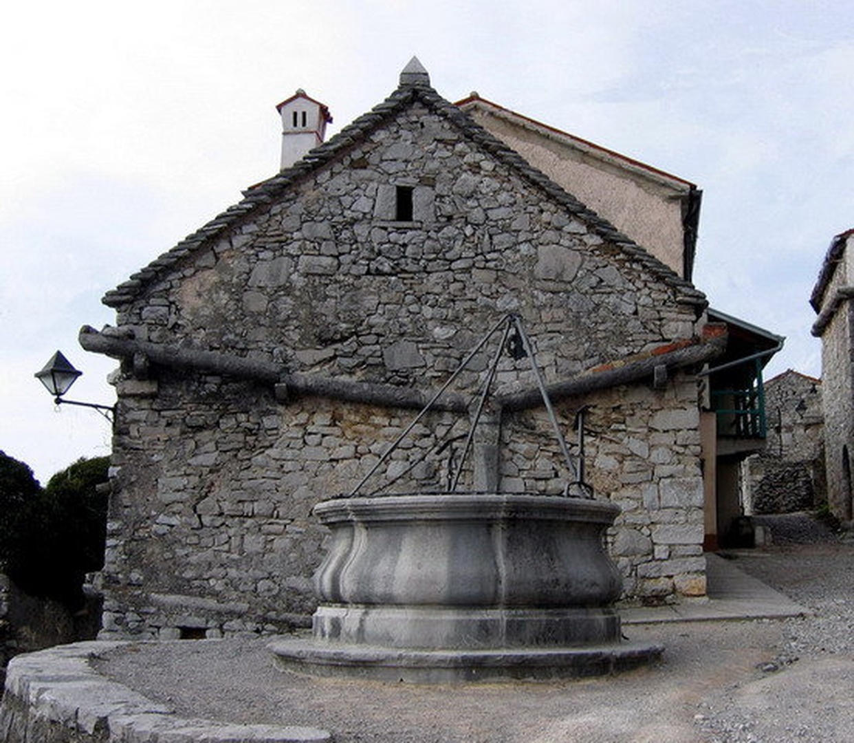 VODNJAK V ŠTANJELU by