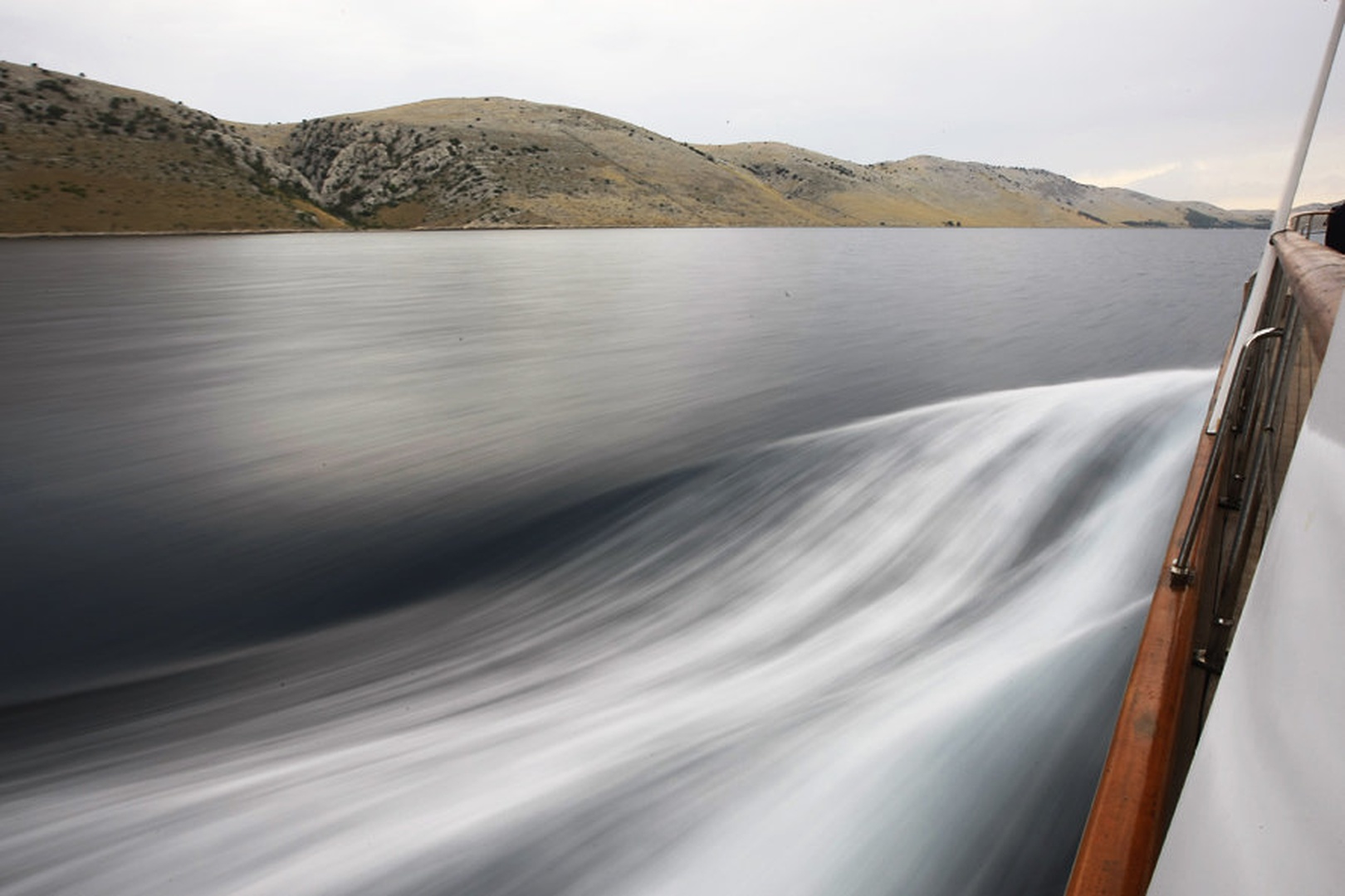 V varen pristan by