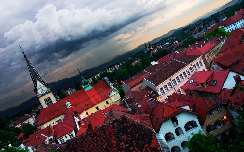 Nevihta nad Ljubljano by Matevž Bizjak