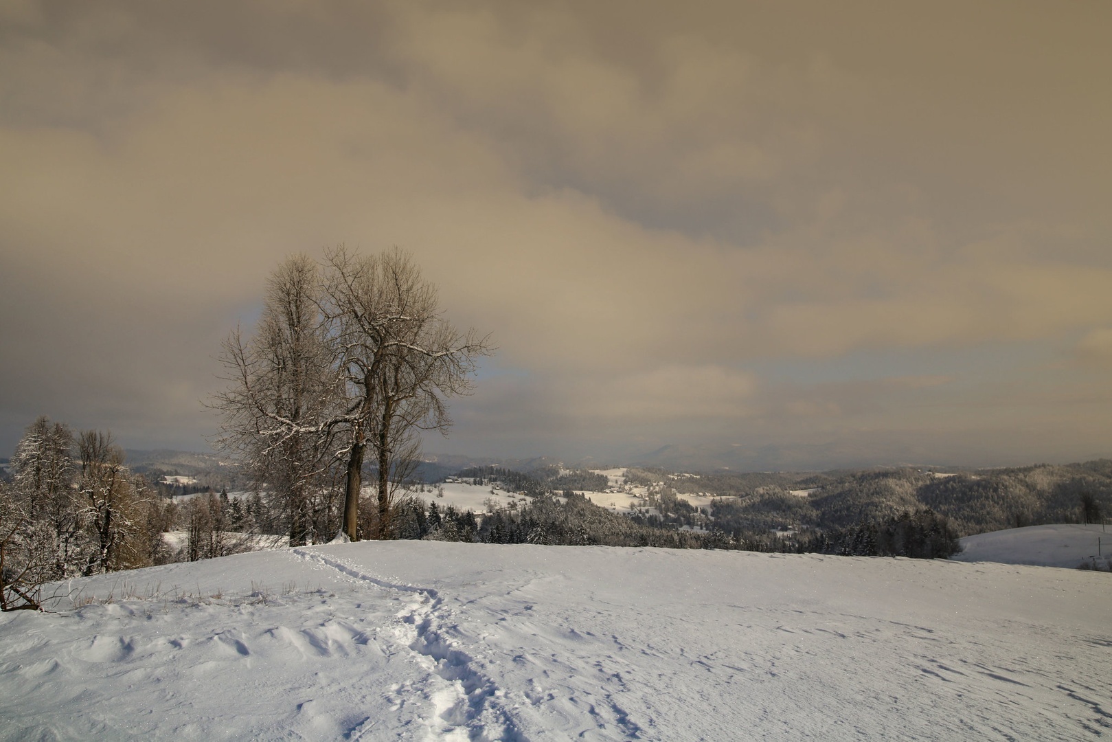 KONEC IDILE by