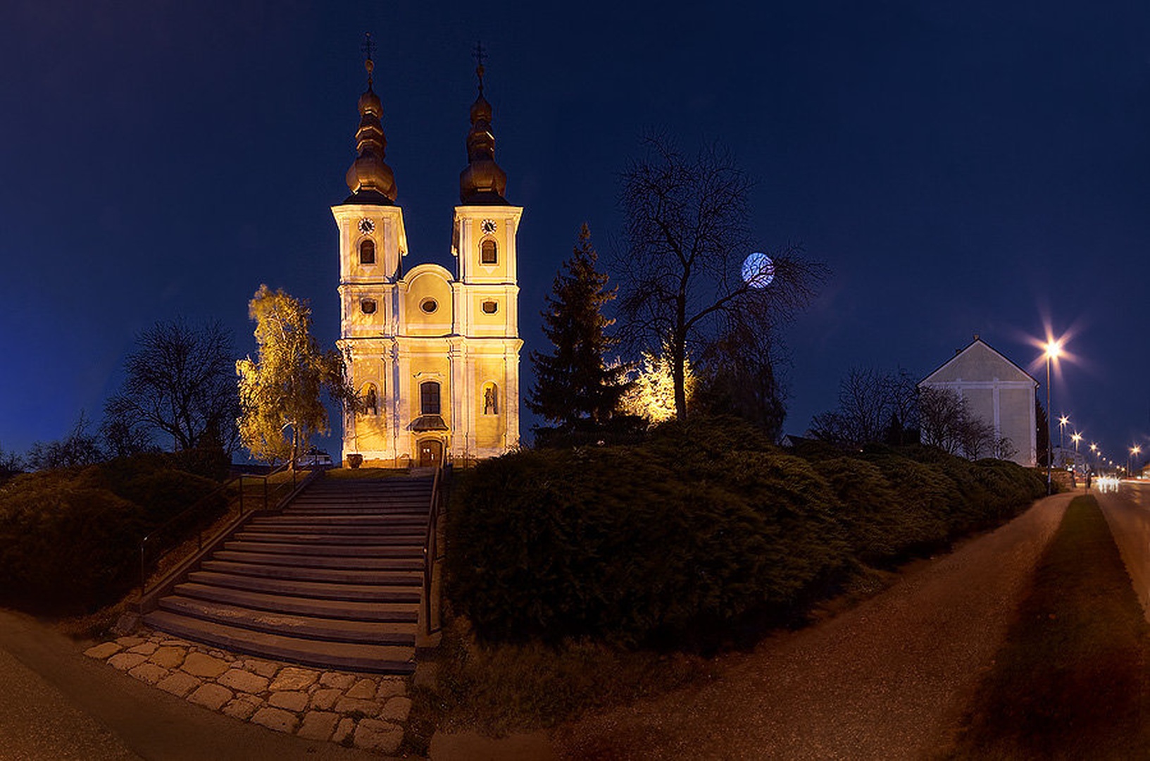 Under the blue moon by ThePljuc