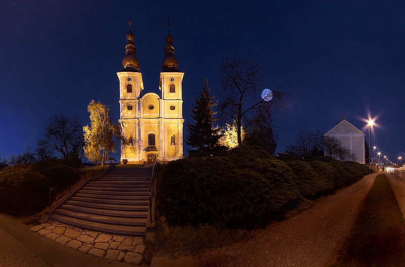 Under the blue moon by ThePljuc