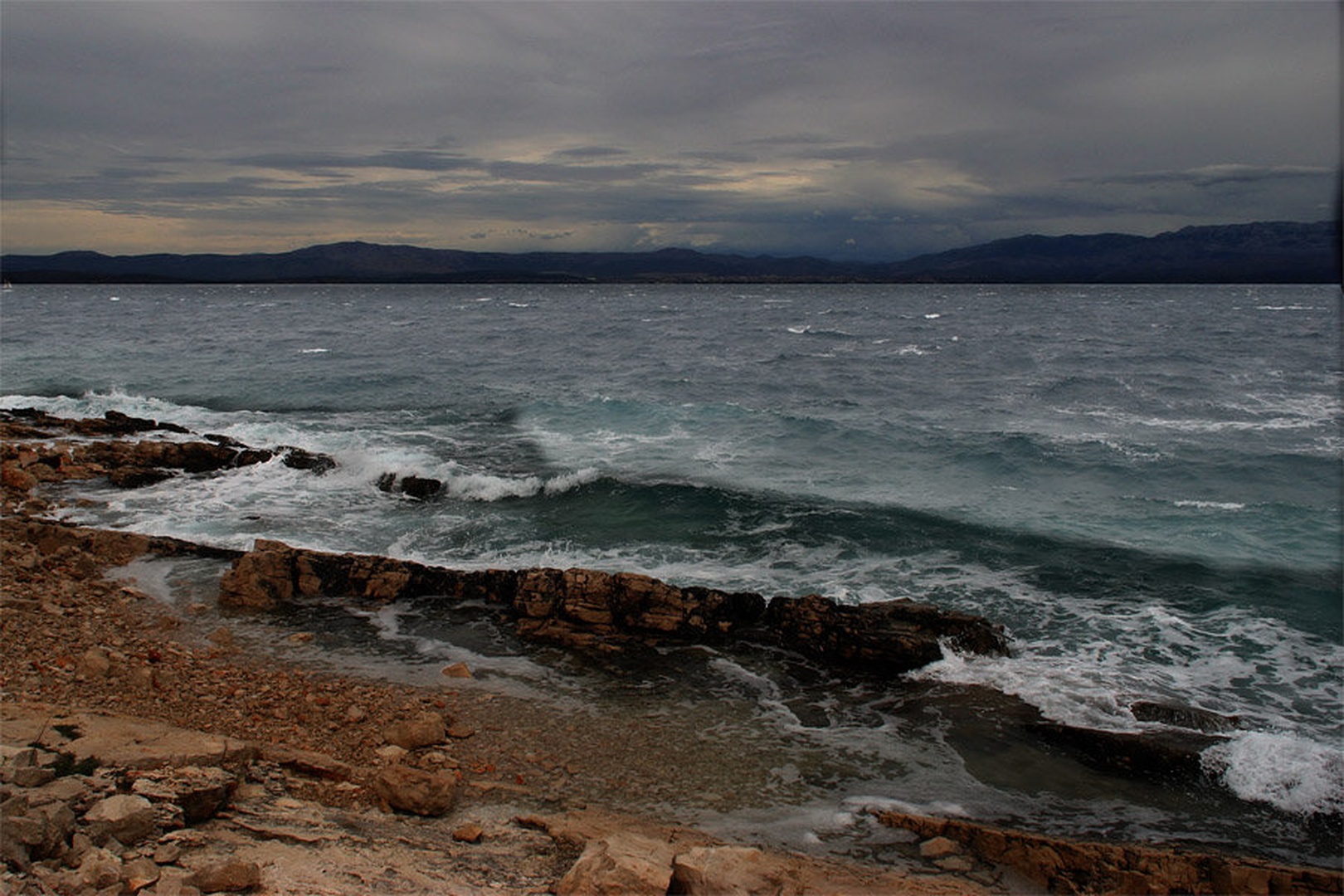 Spet osamljena by