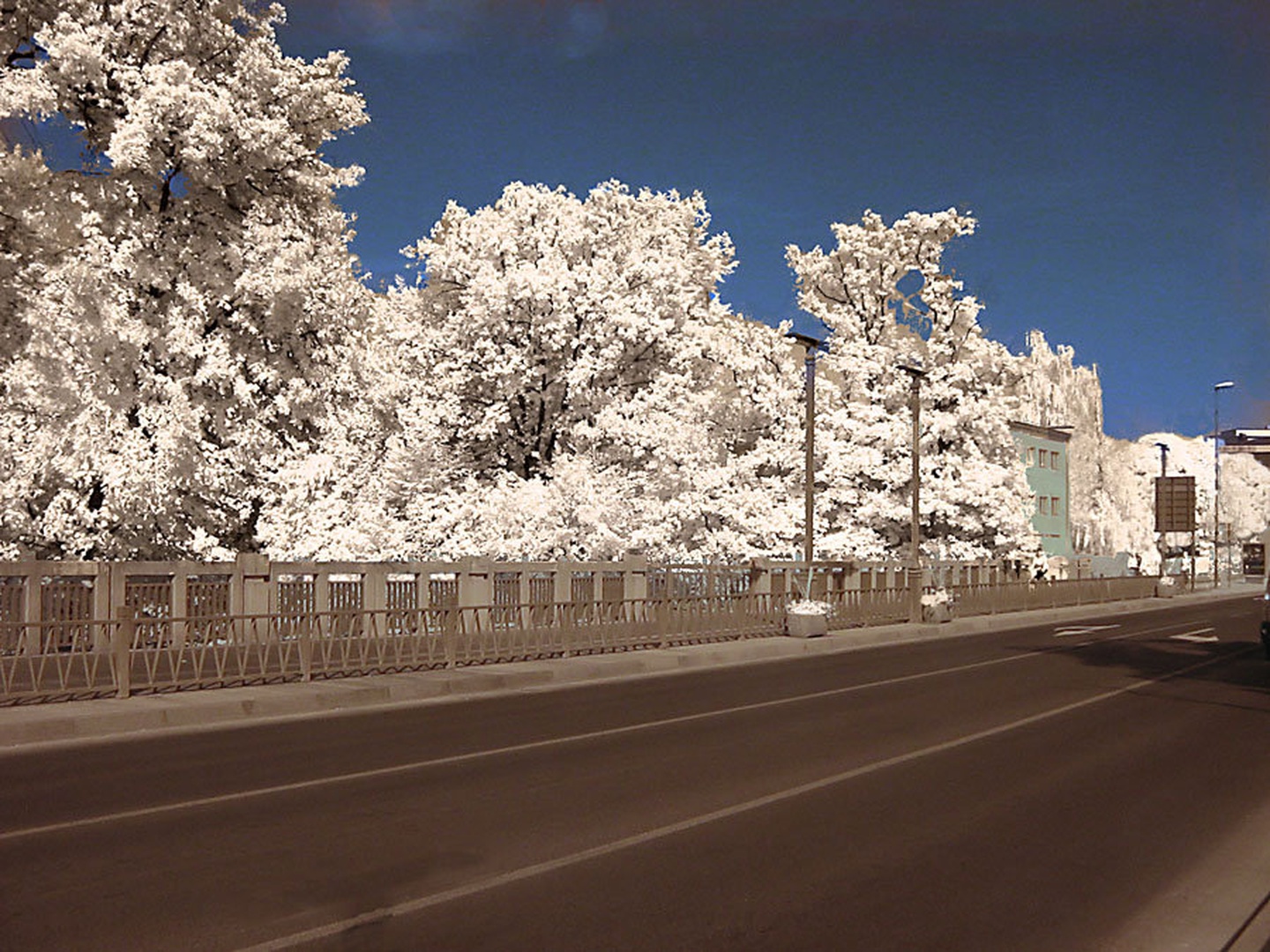 Na drugi strani by