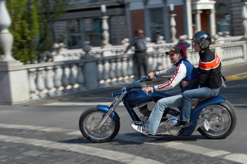Motorist na Tromostovju by Srečko