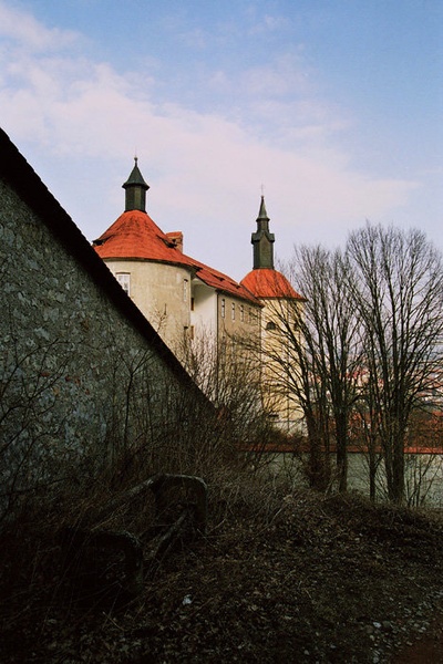 Grad by Saint