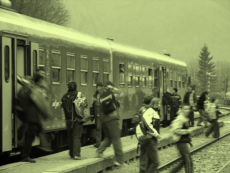 utrip železniške postaje by devdass