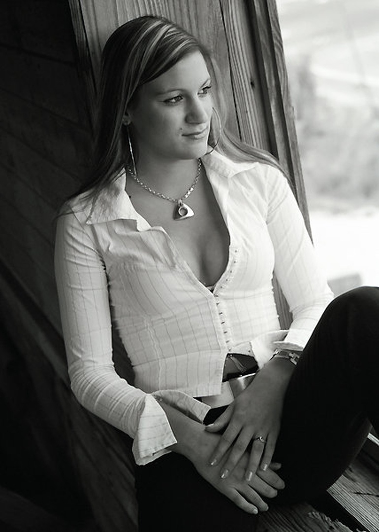 Sanja ob oknu by