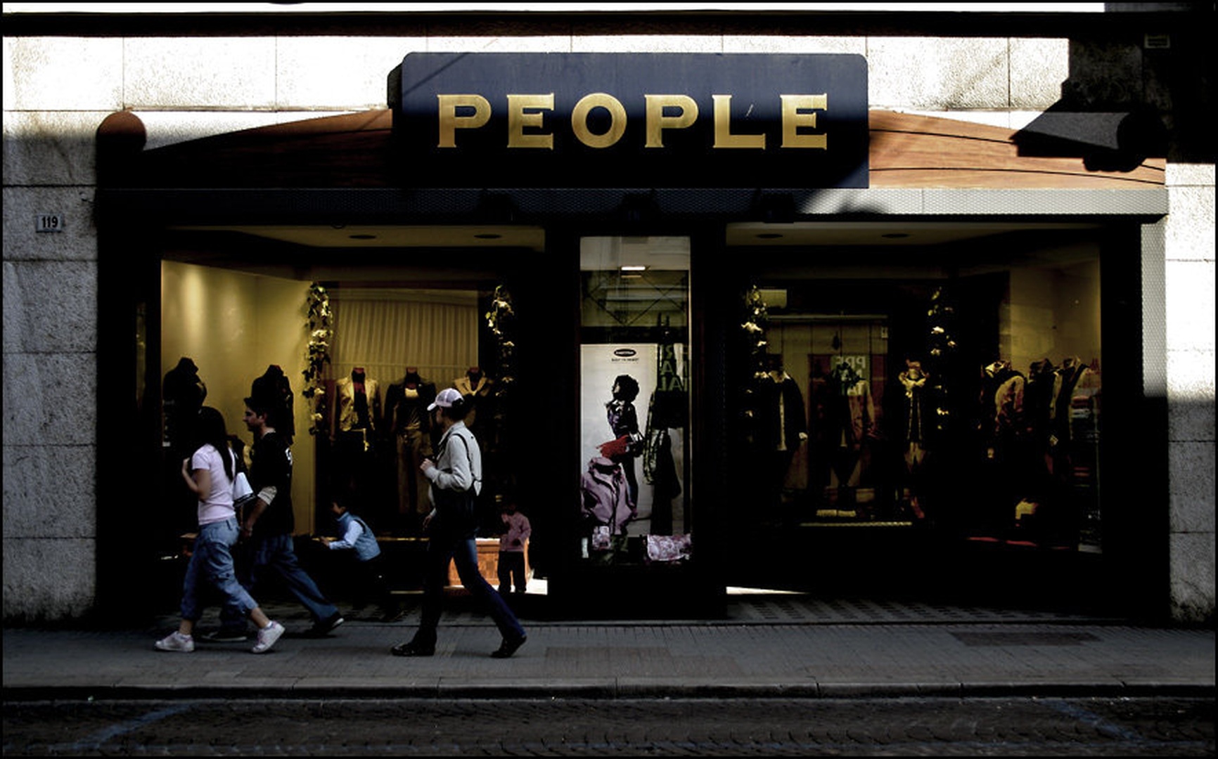 "People" in Ljudje by