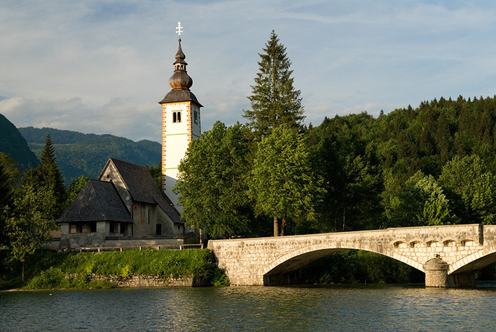 Cerkvica ob Bohinjskem jezeru by