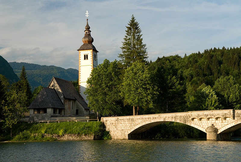 Cerkvica ob Bohinjskem jezeru by Miran