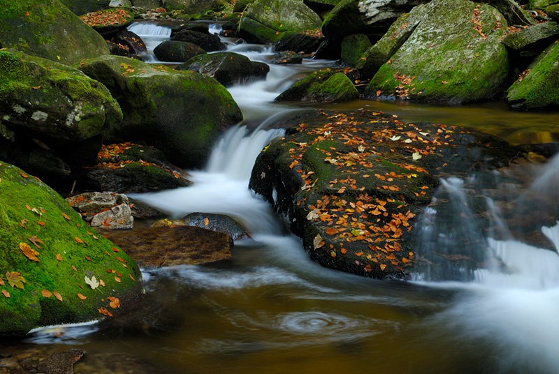 Kaskada in jesensko listje, Šumik - Pohorje by Miran