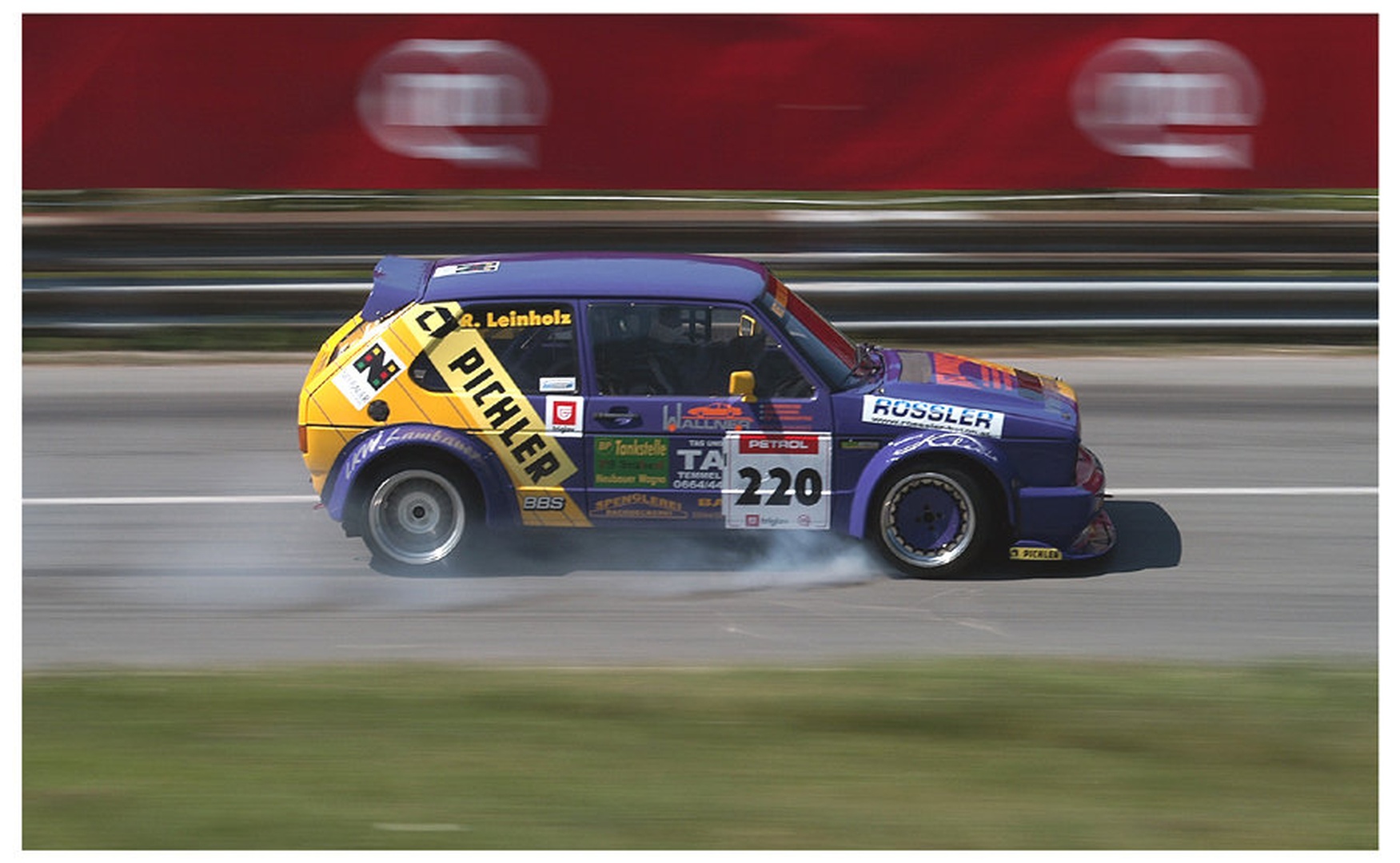 gume pri 153 kmh by Primož ŽGAVEC