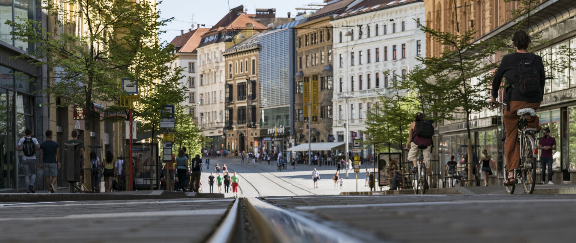 Žiljenje teče dalje - kot tirnice by