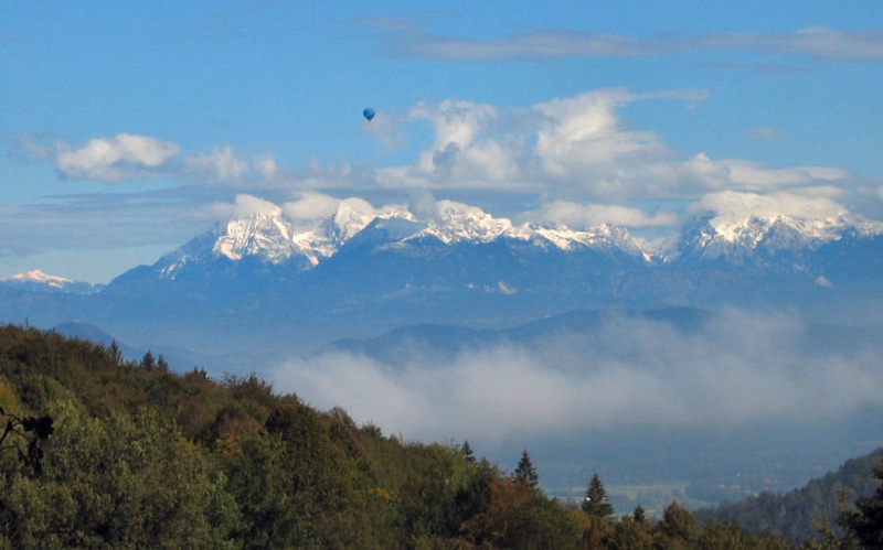 Moj dežnik je lahko balon ... by Miha Koren