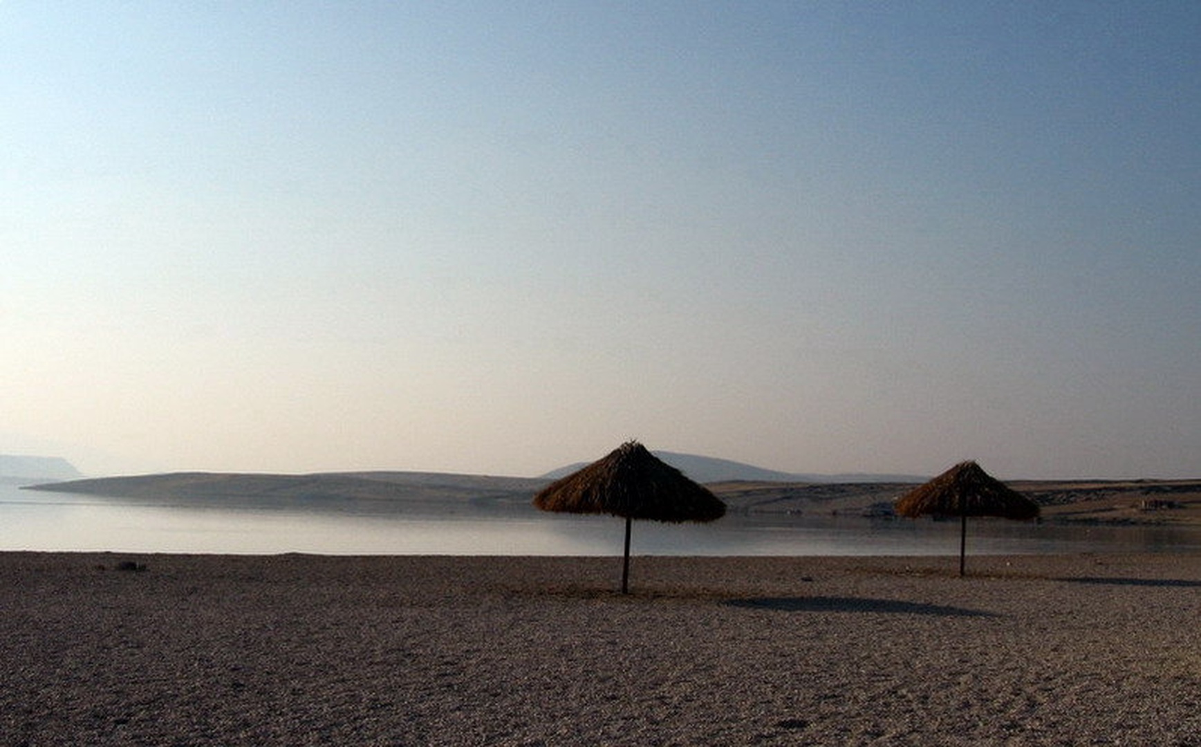 osamljena plaža by