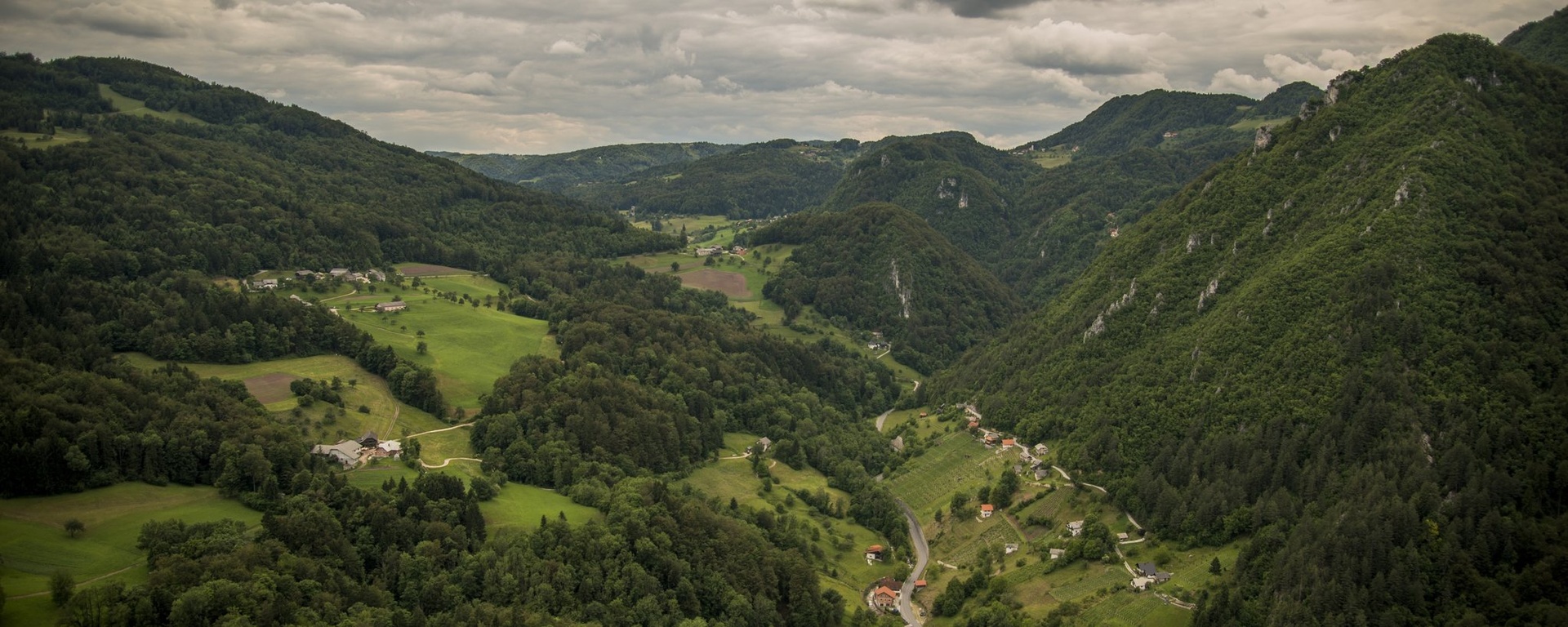 Pogled iz gradu Svibno by simimedi