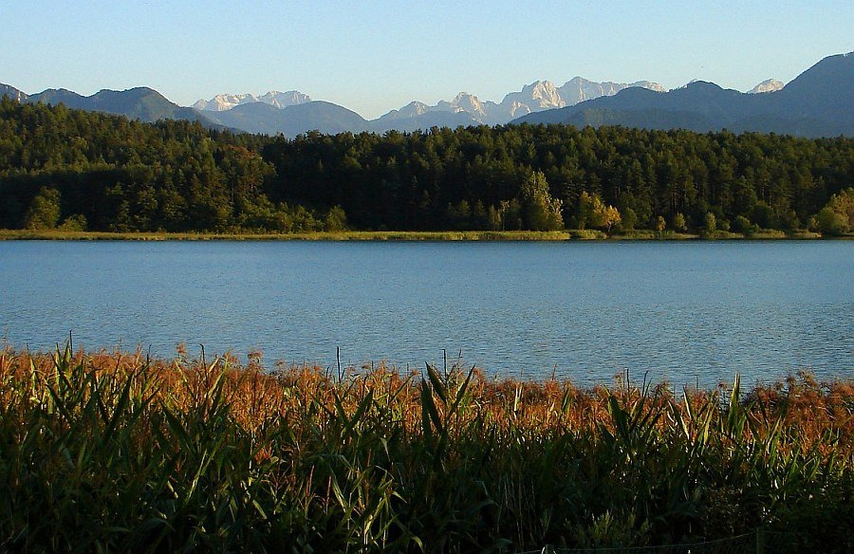 počiva jezero v tihoti by