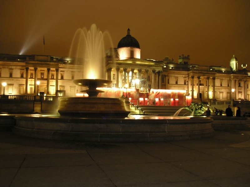 London - Trafalgar Square by night by Kris Ram