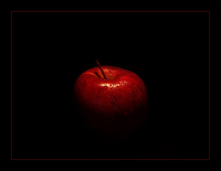 Apple by Fredy Jagodič