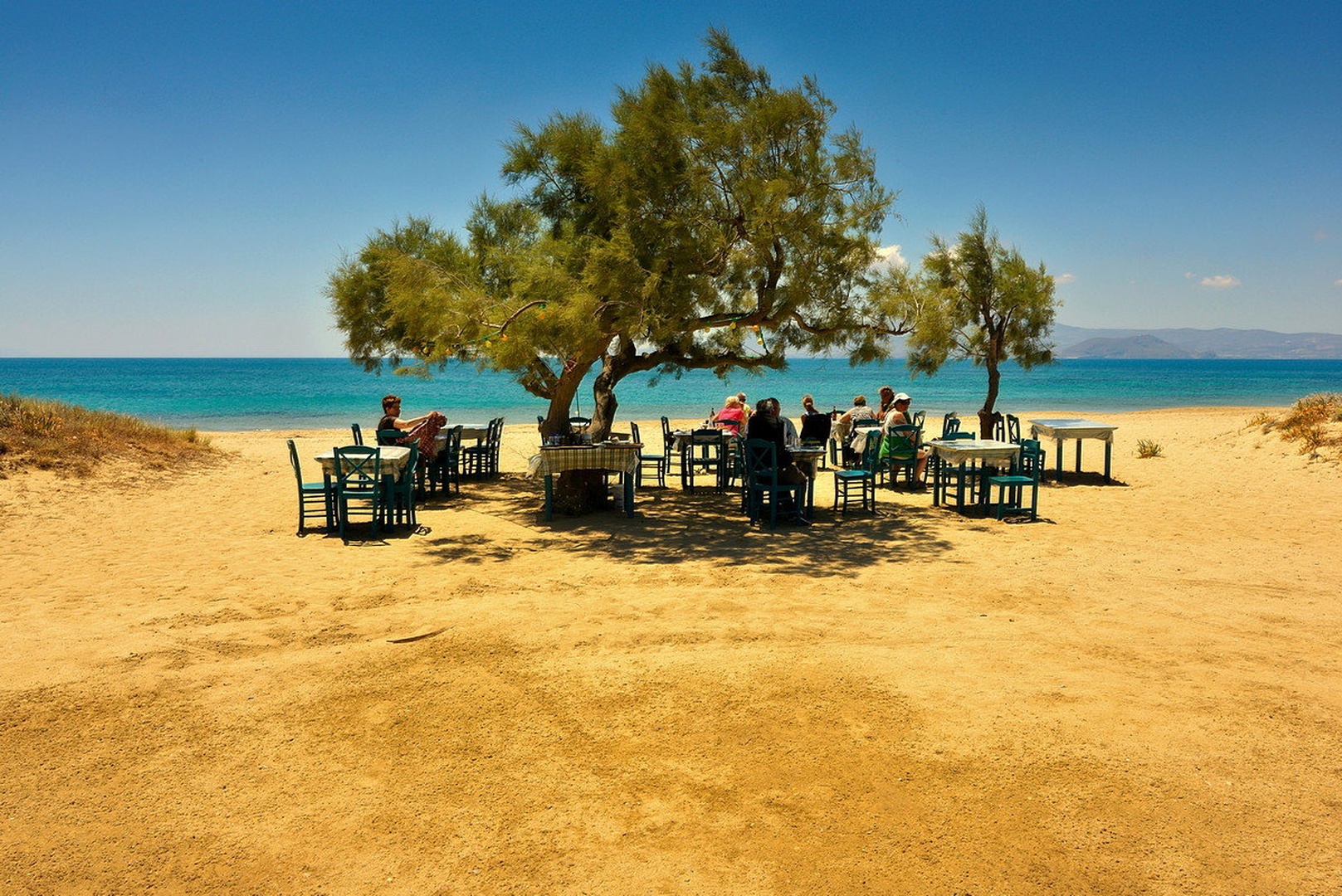 Taverna na plaži by Tomaž Lovšin