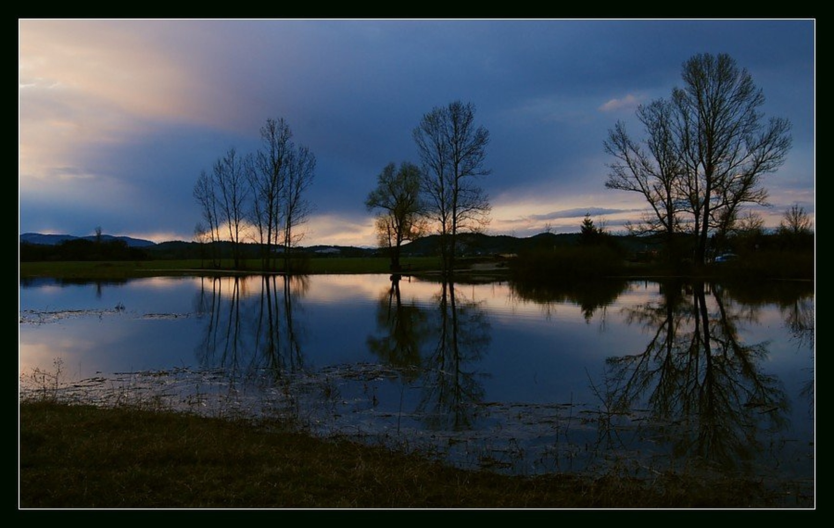 Cerkniško jezero by Tomaž Lovšin
