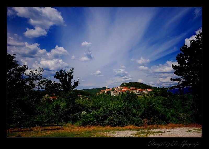 Štanjel iz Sv. Gregorja by Tomaž Lovšin