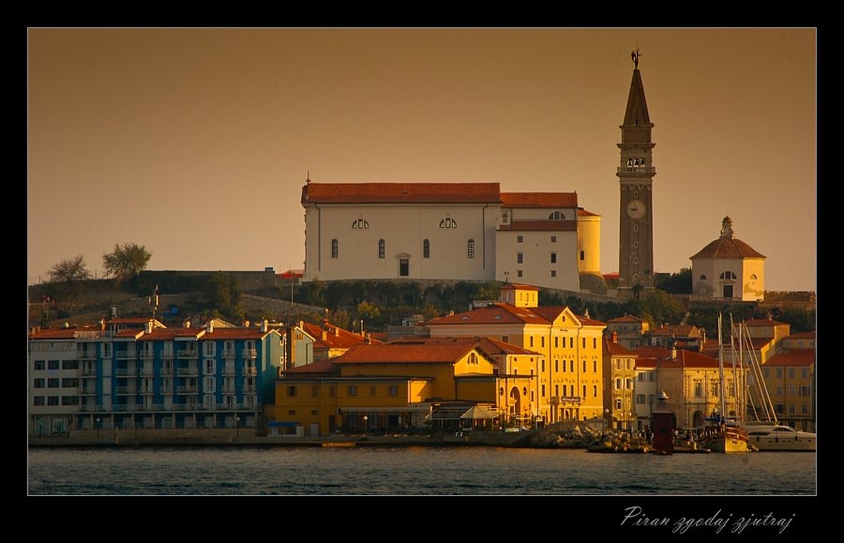 Piran zgodaj zjutraj by Tomaž Lovšin