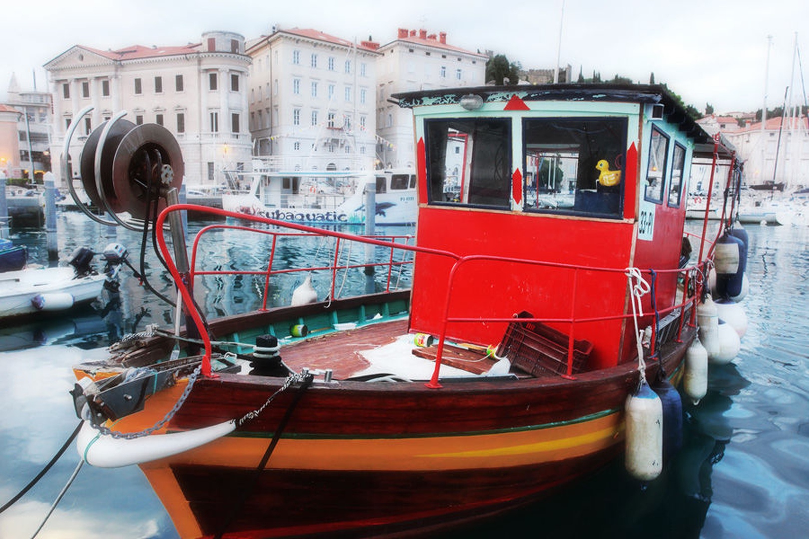 Rdeča barka by